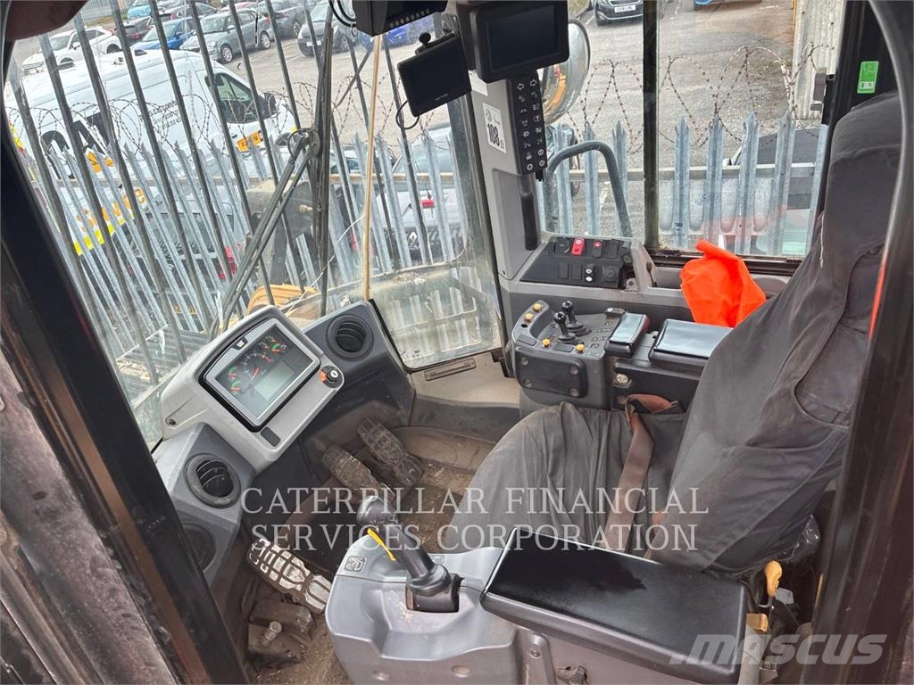 CAT 972M Kolesni nakladalci