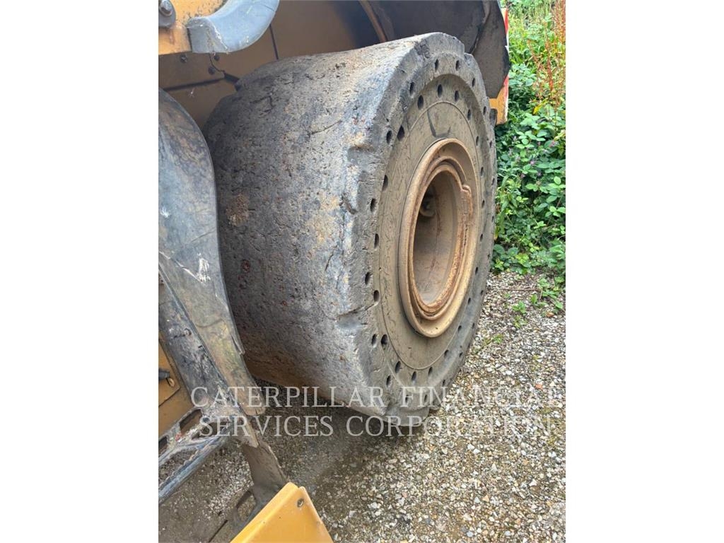 CAT 972M Kolesni nakladalci