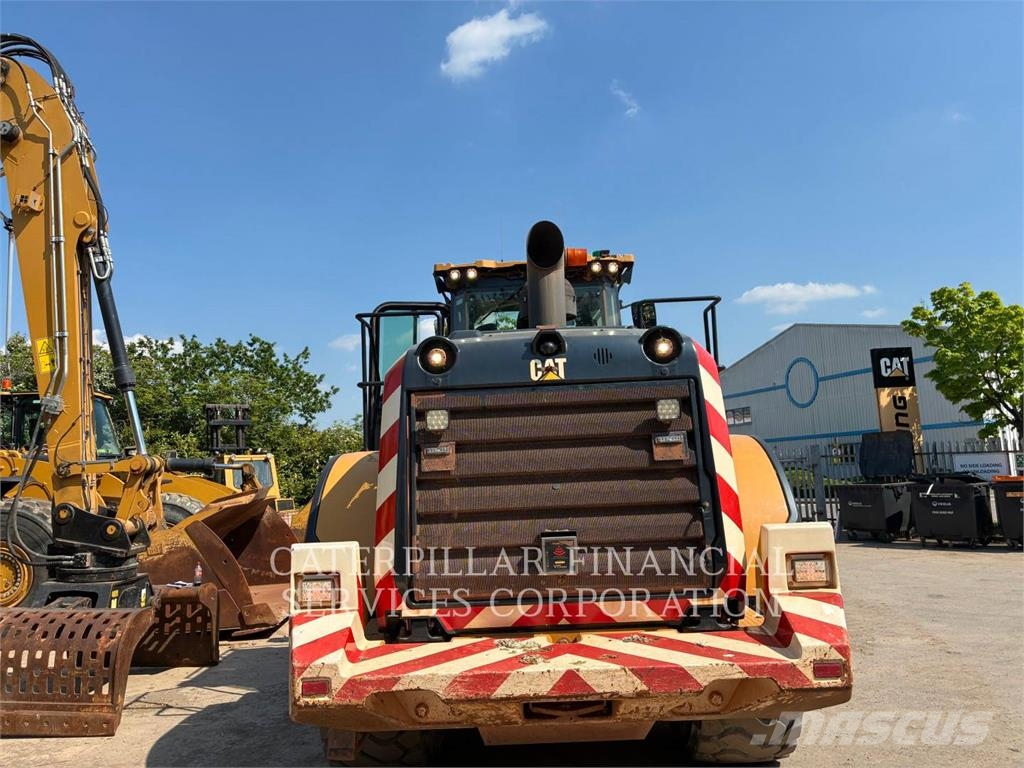 CAT 972M Kolesni nakladalci