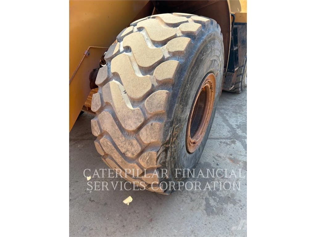 CAT 972M Kolesni nakladalci