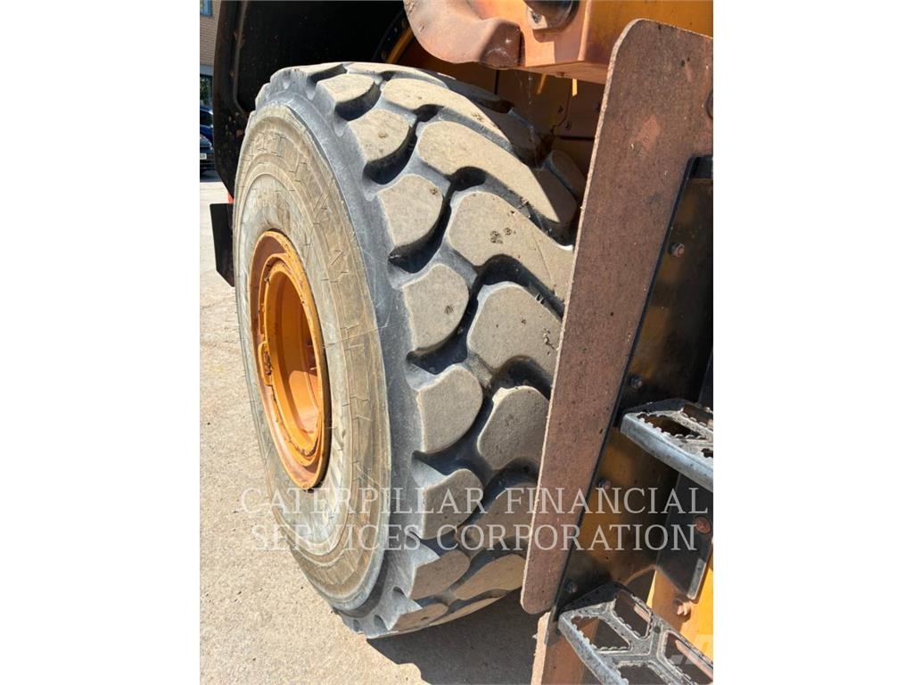 CAT 972M Kolesni nakladalci