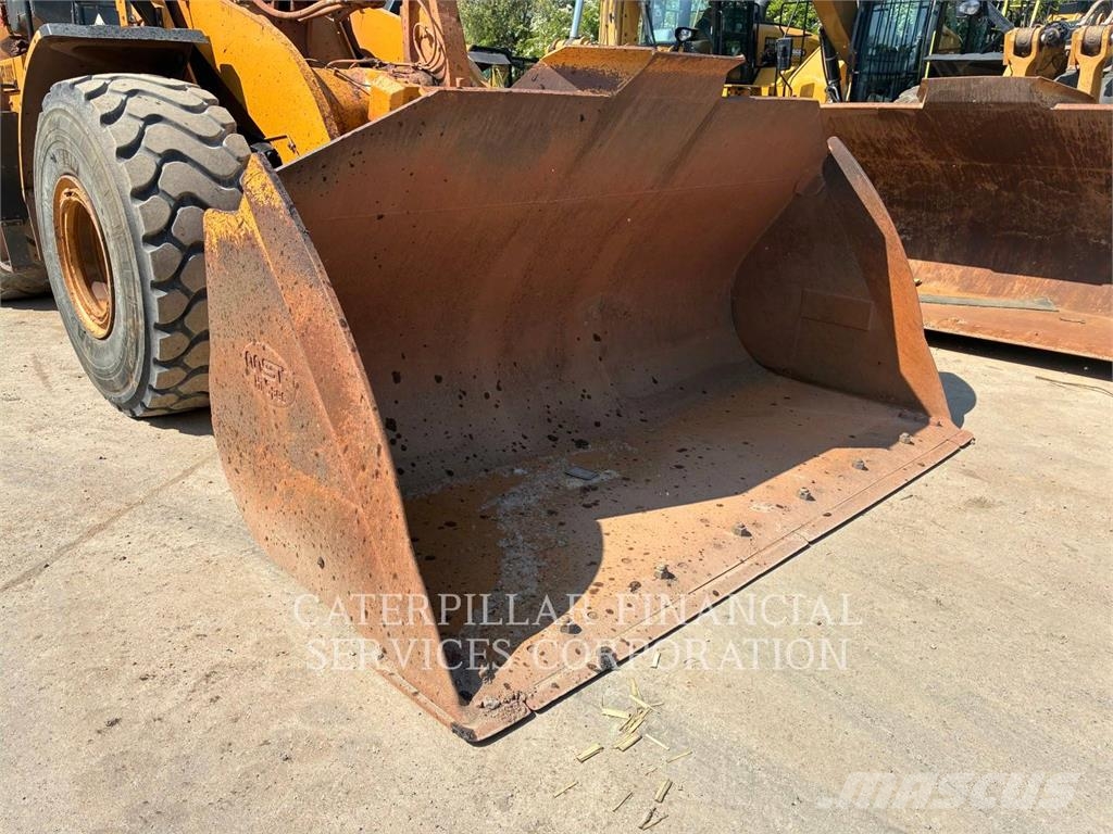 CAT 972M Kolesni nakladalci