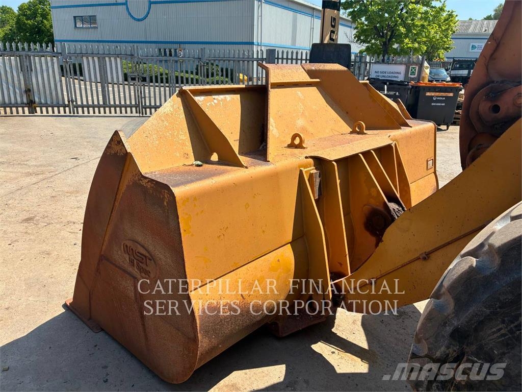CAT 972M Kolesni nakladalci