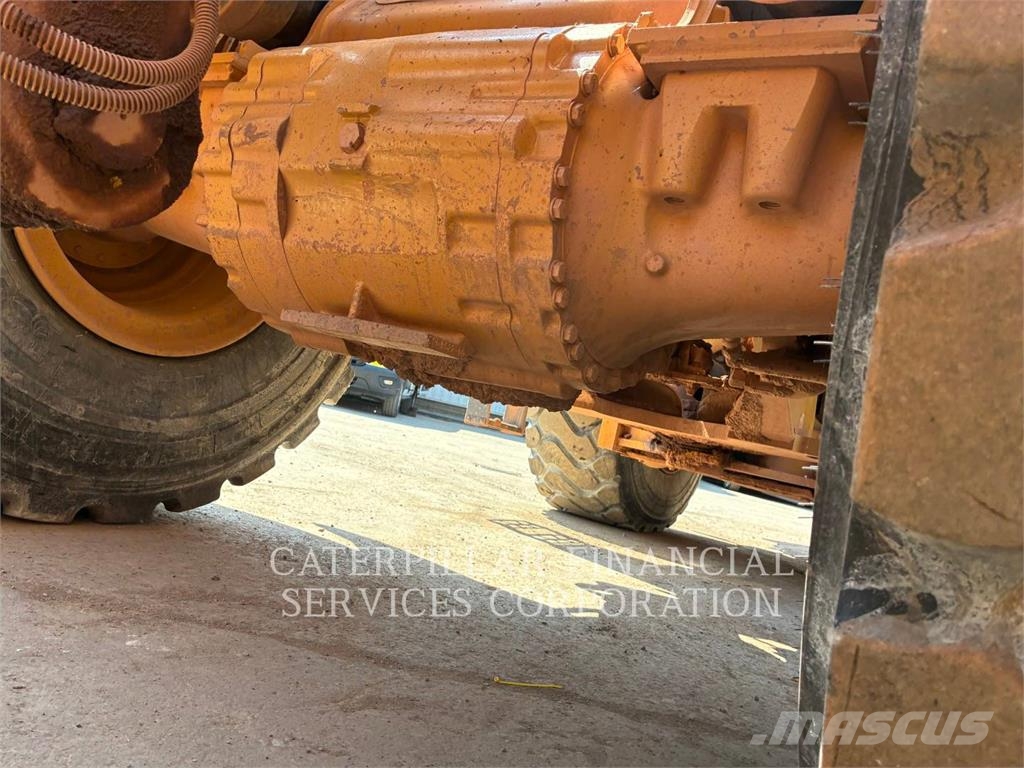 CAT 972M Kolesni nakladalci