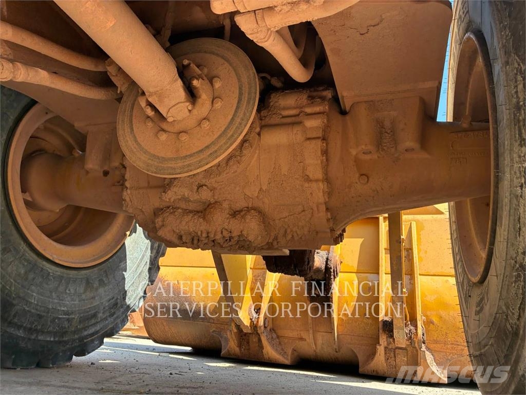 CAT 972M Kolesni nakladalci