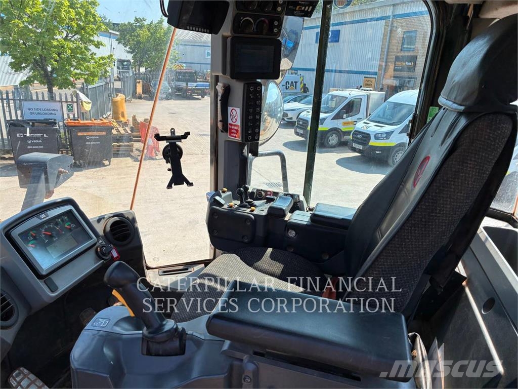 CAT 972M Kolesni nakladalci