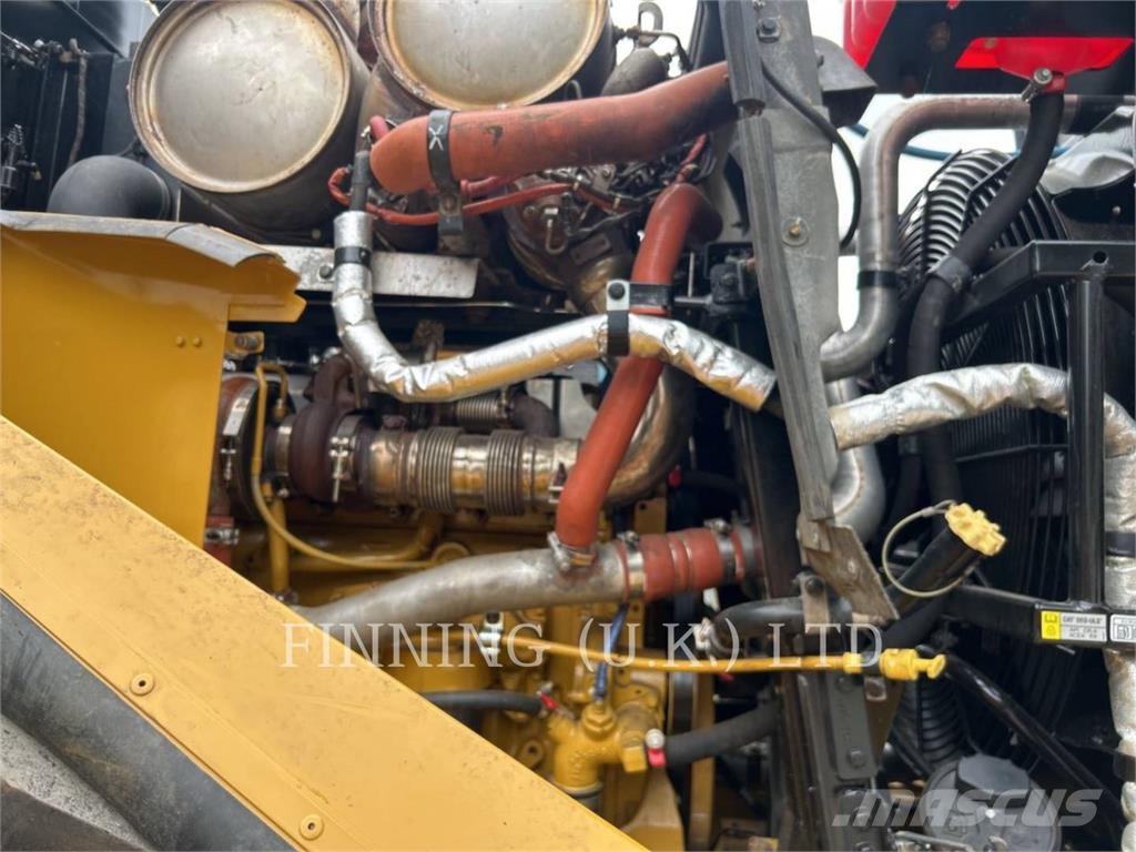 CAT 972M Pale gommate