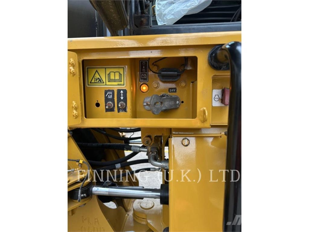 CAT 972M Pale gommate