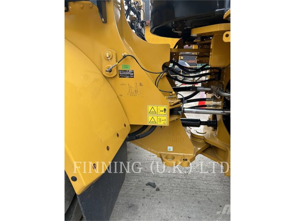 CAT 972M Pale gommate