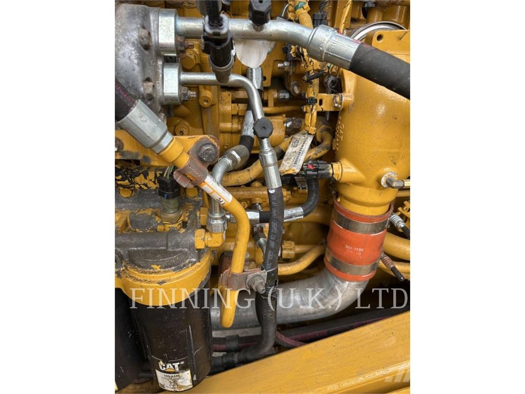 CAT 972M Pale gommate