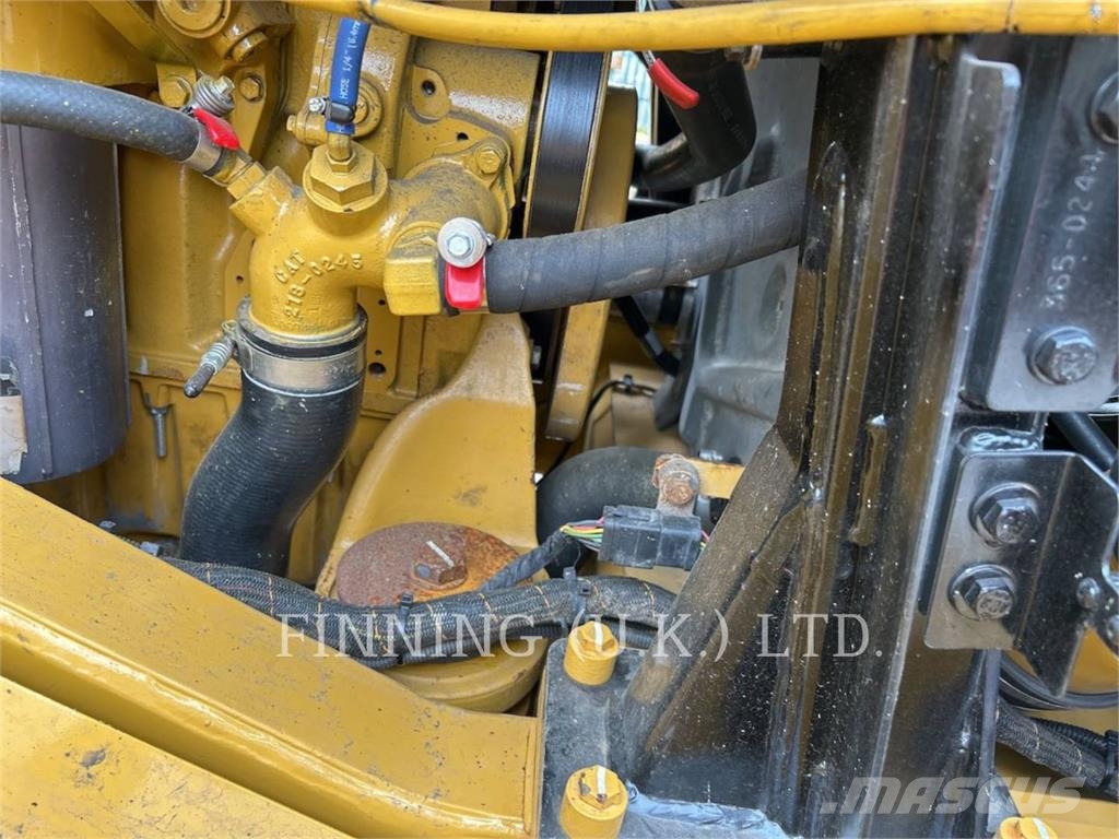 CAT 972M Pale gommate