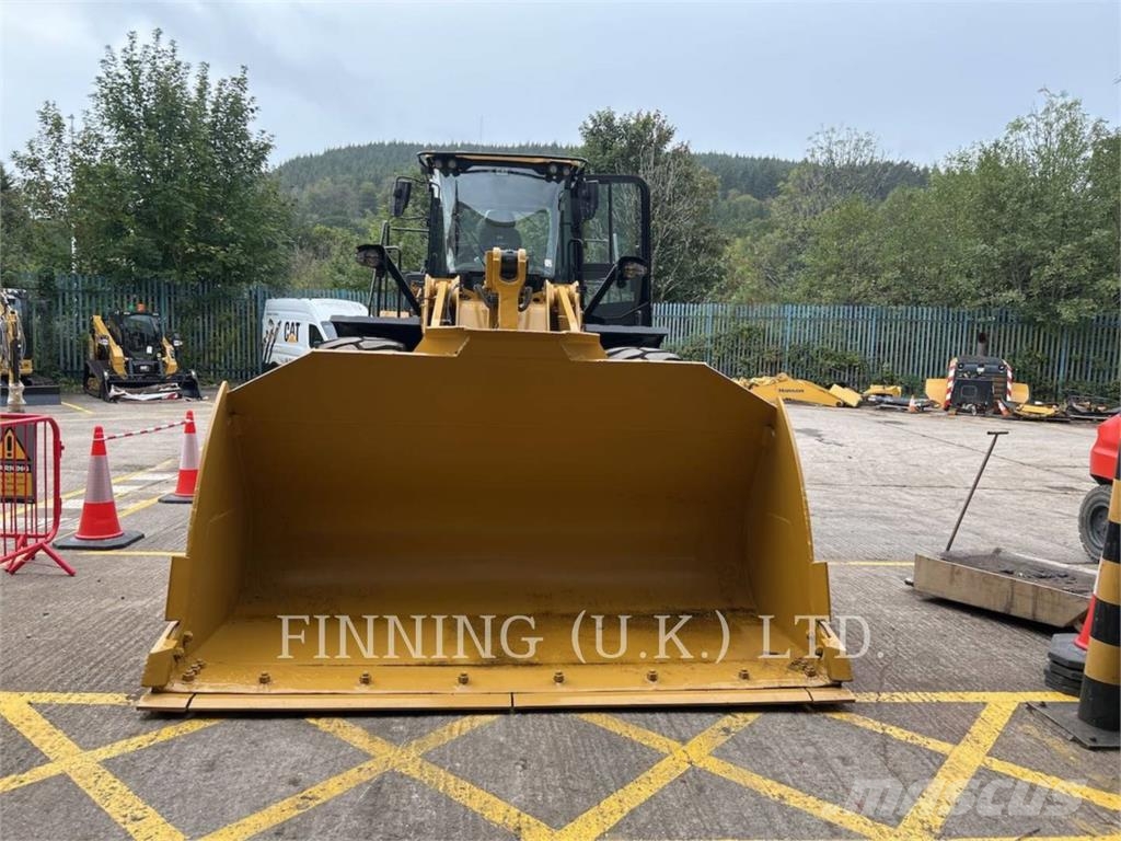 CAT 972M Pale gommate
