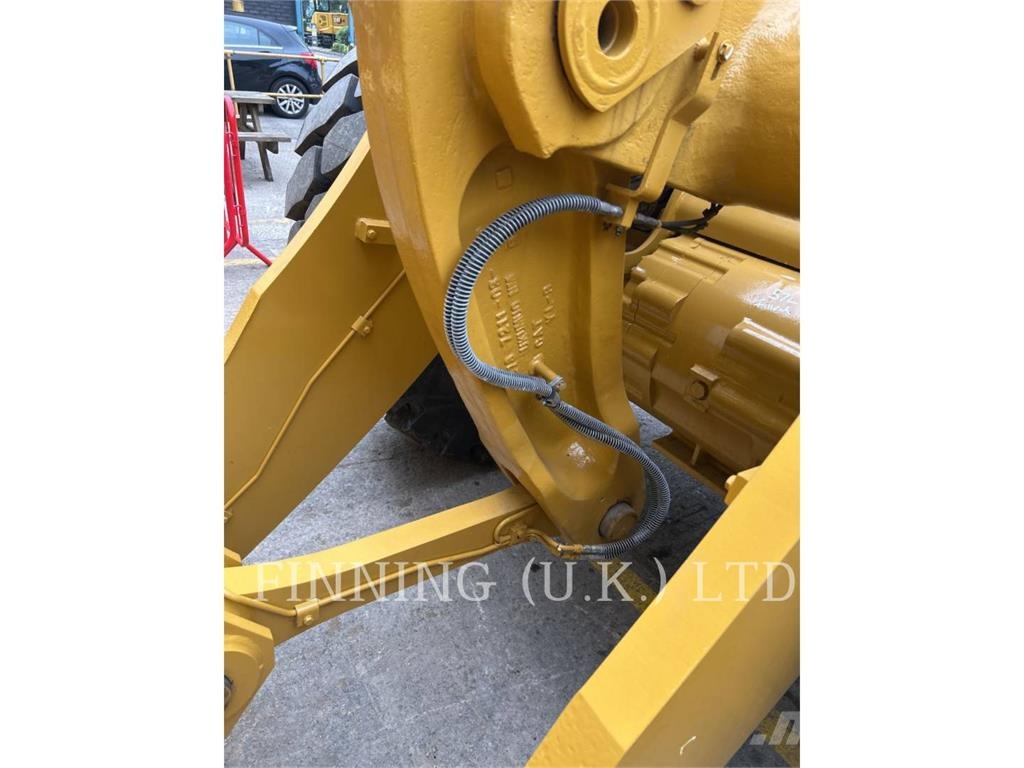 CAT 972M Pale gommate