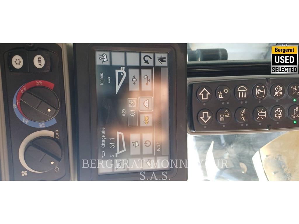 CAT 972M XE لوادر بعجل