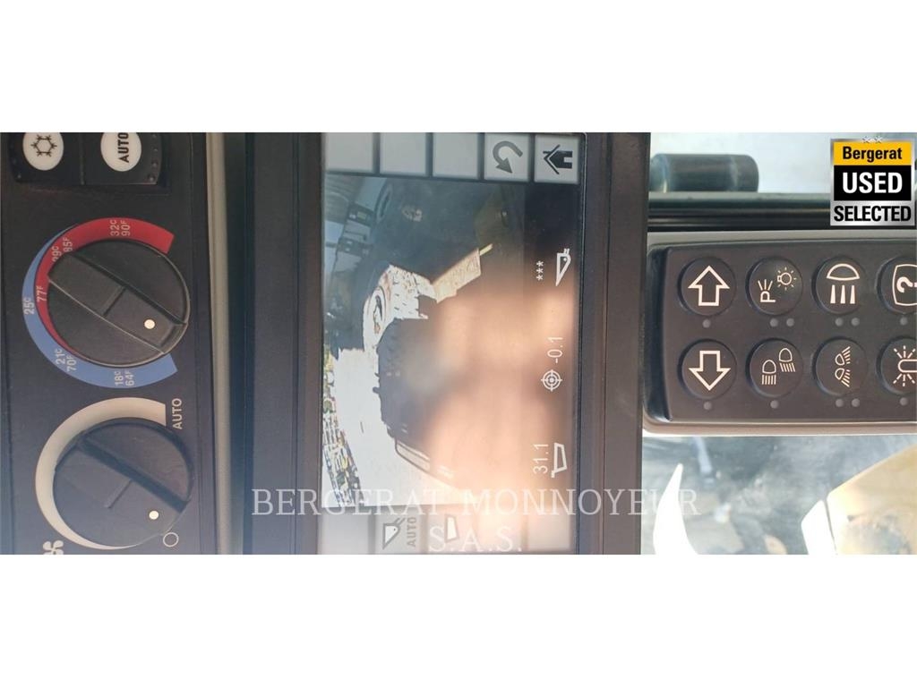 CAT 972M XE لوادر بعجل