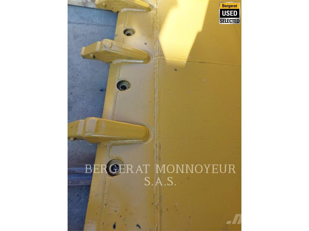CAT 972M XE لوادر بعجل