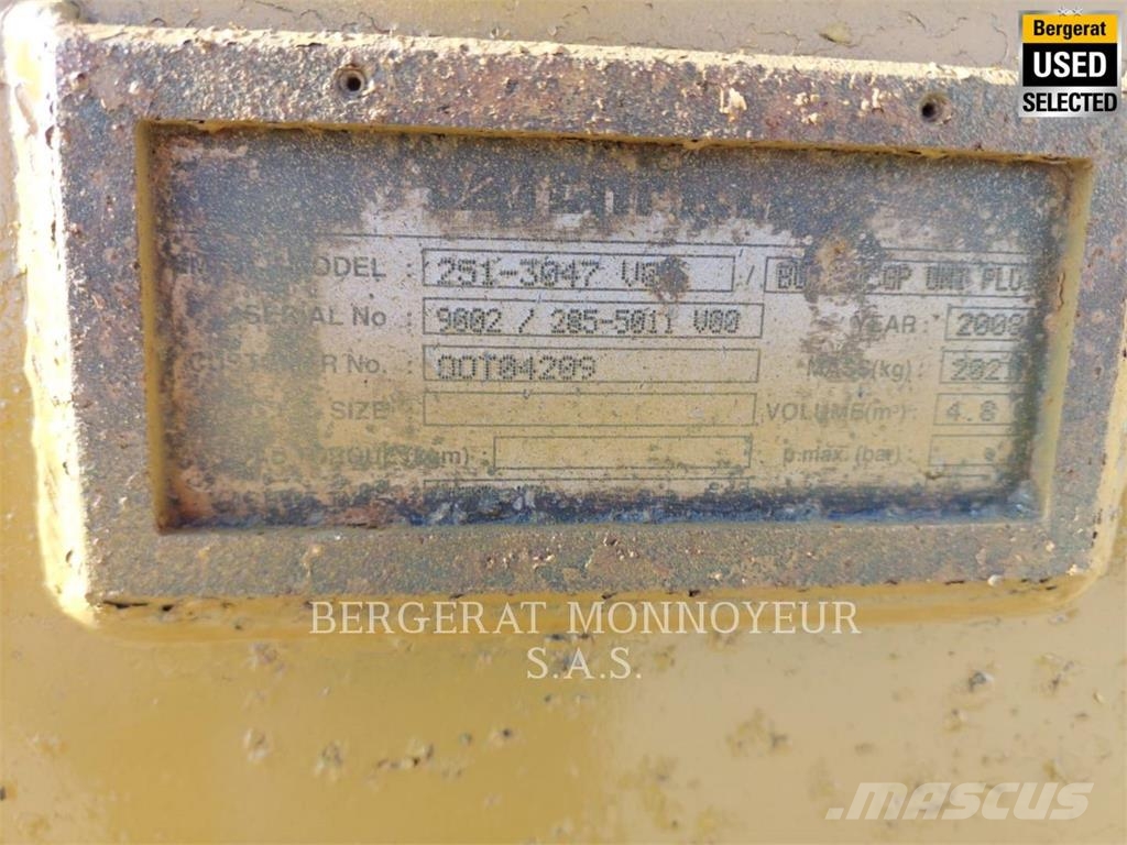 CAT 972M XE لوادر بعجل