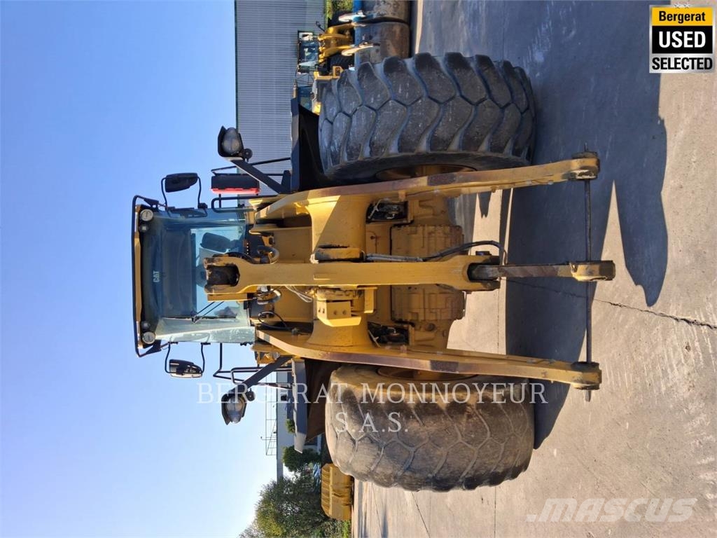 CAT 972M XE لوادر بعجل