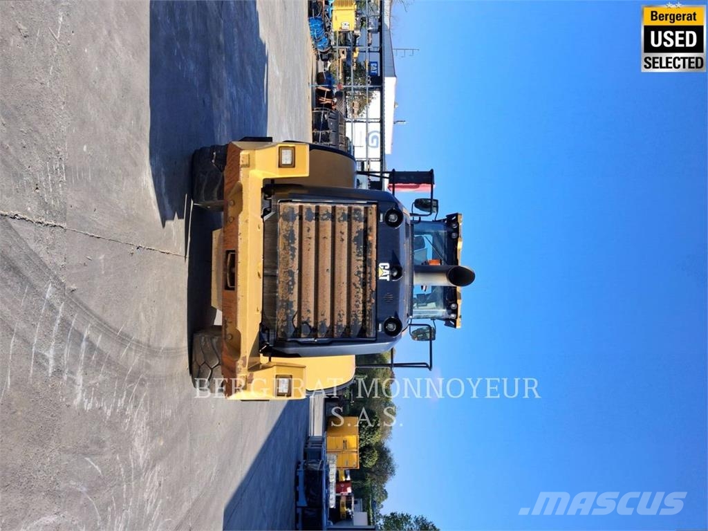 CAT 972M XE لوادر بعجل