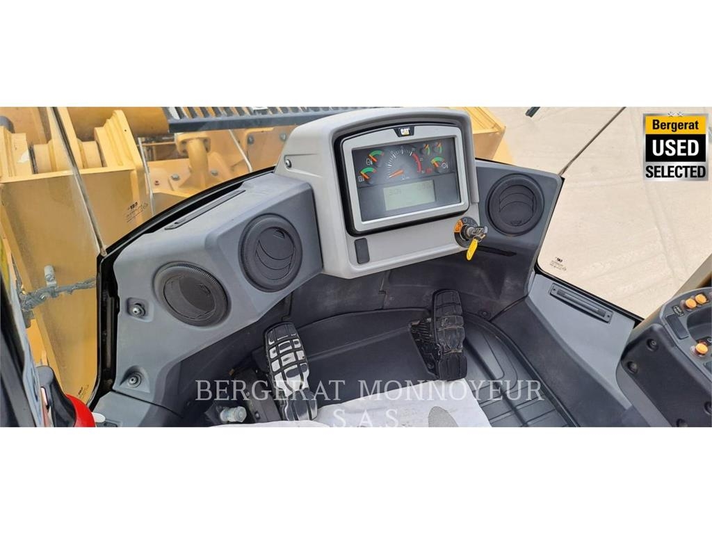 CAT 972M XE Kolesni nakladalci