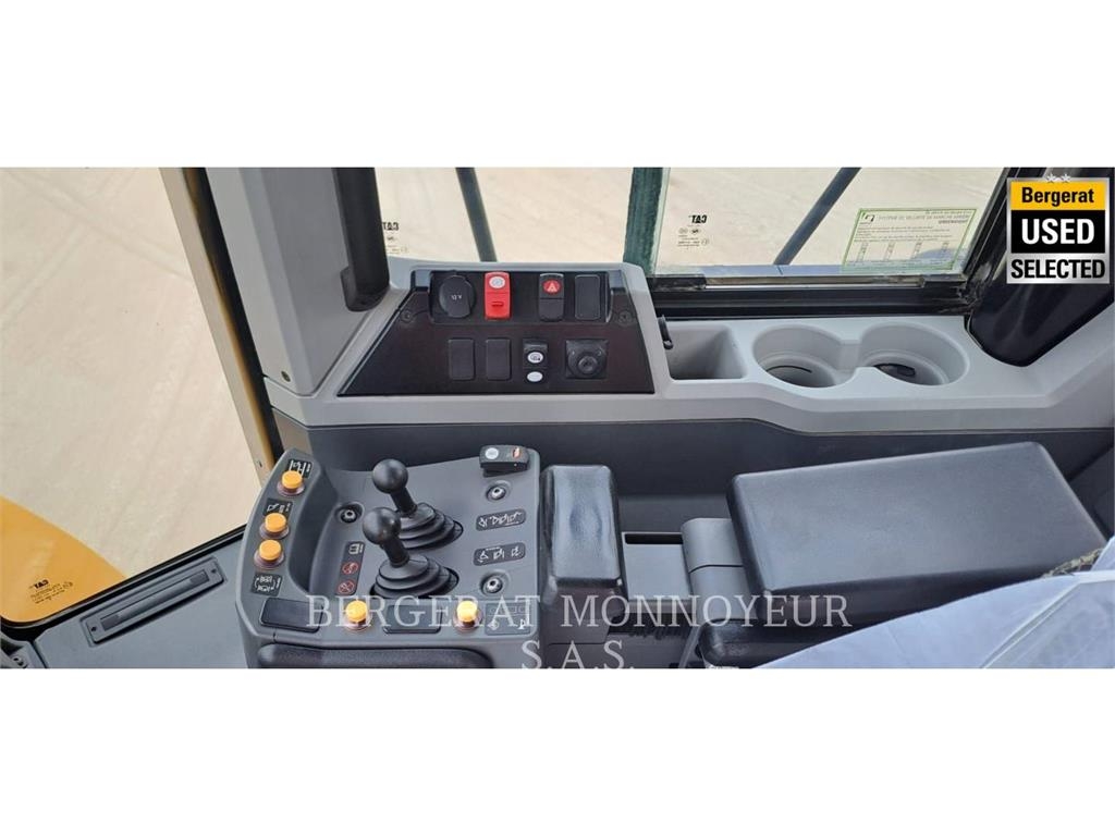 CAT 972M XE Kolesni nakladalci
