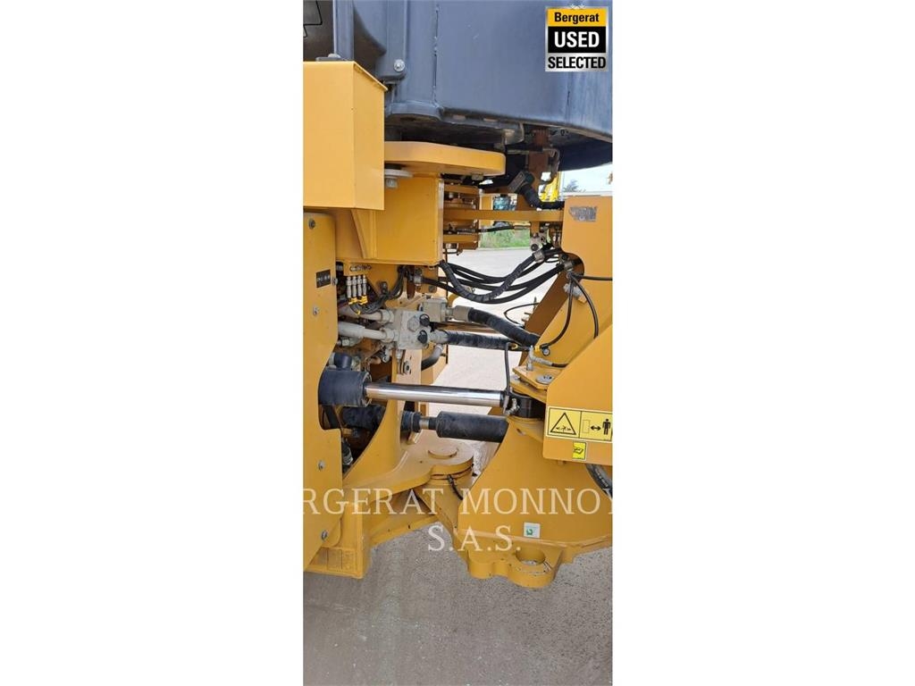 CAT 972M XE Kolesni nakladalci