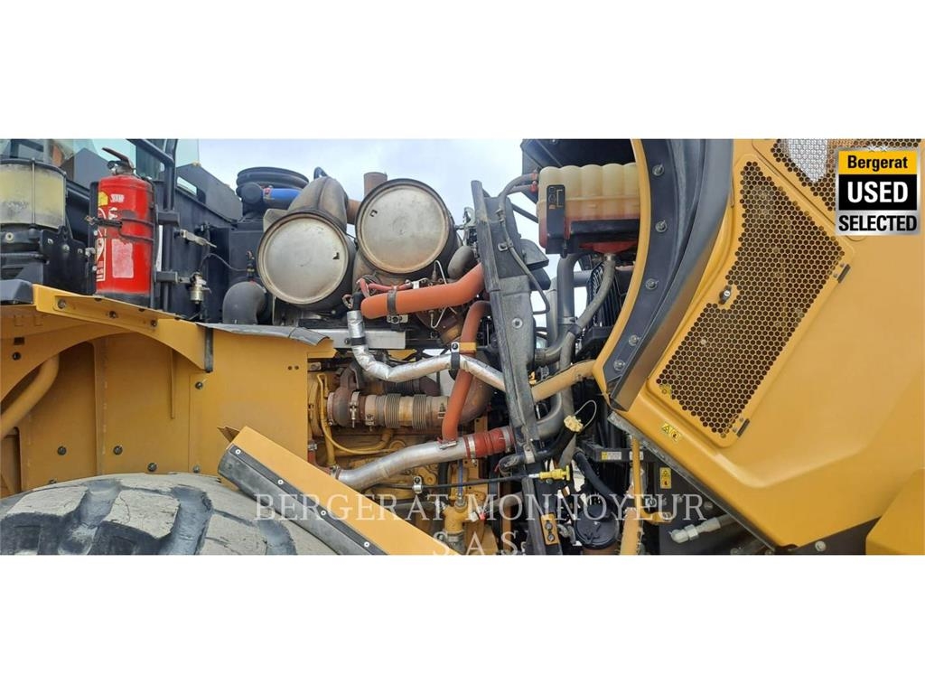 CAT 972M XE Kolesni nakladalci