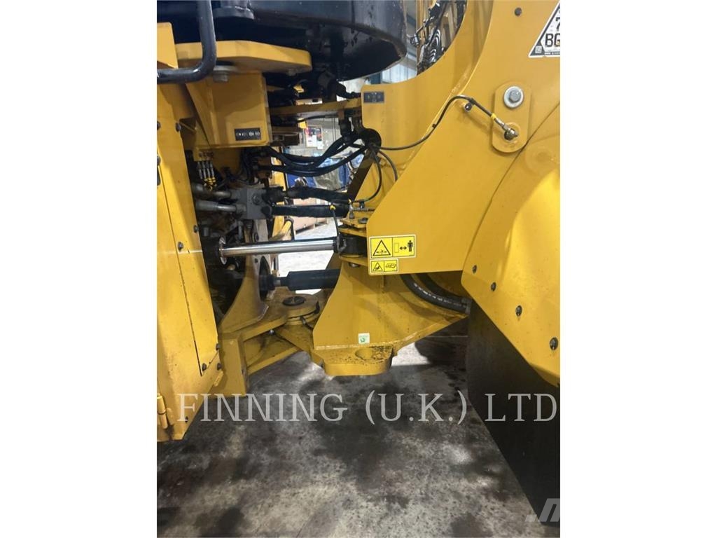 CAT 972M XE لوادر بعجل