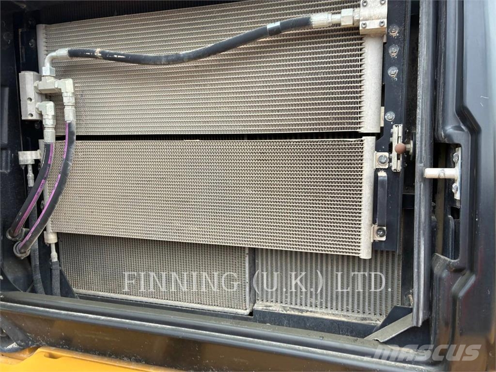 CAT 972M XE لوادر بعجل