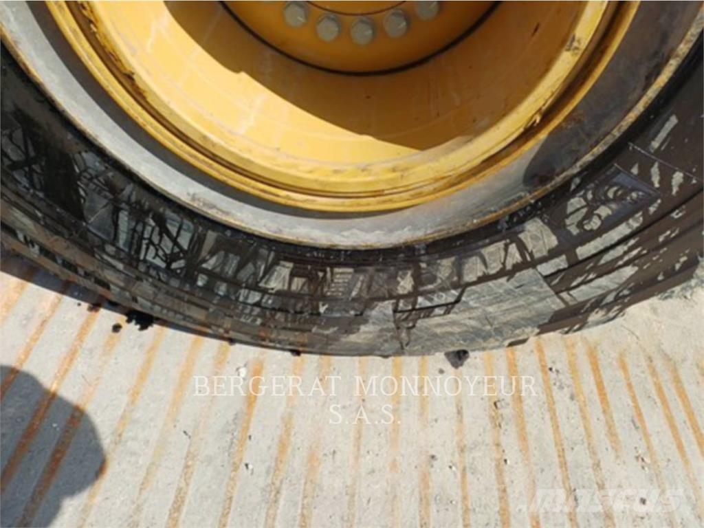 CAT 972M XE Chargeuse sur pneus