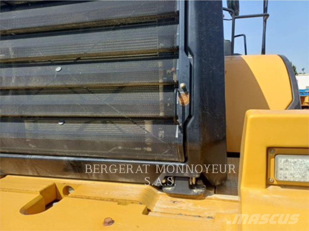 CAT 972M XE Chargeuse sur pneus
