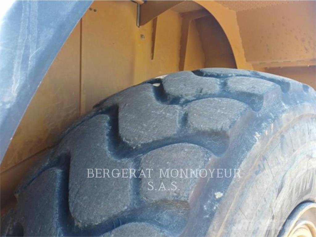 CAT 972M XE Chargeuse sur pneus