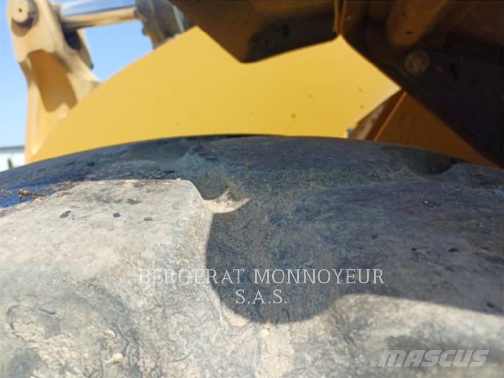 CAT 972M XE Chargeuse sur pneus