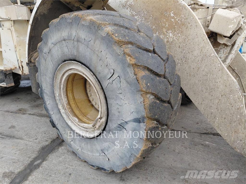 CAT 972M XE Chargeuse sur pneus