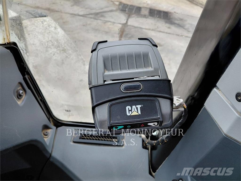 CAT 972M XE Chargeuse sur pneus