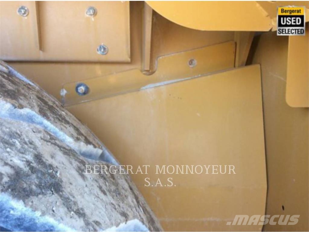 CAT 972M XE Фронтальні навантажувачі
