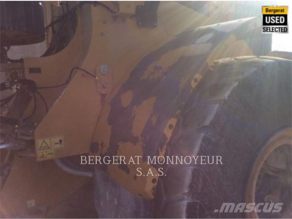 CAT 972M XE Фронтальні навантажувачі