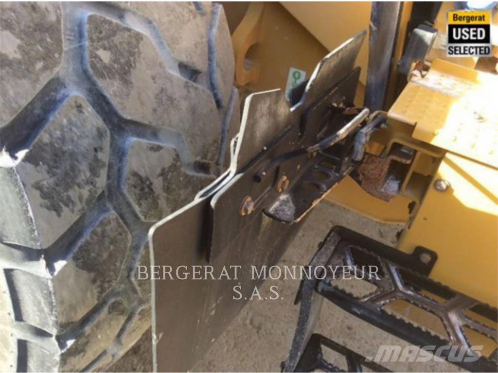 CAT 972M XE Фронтальні навантажувачі