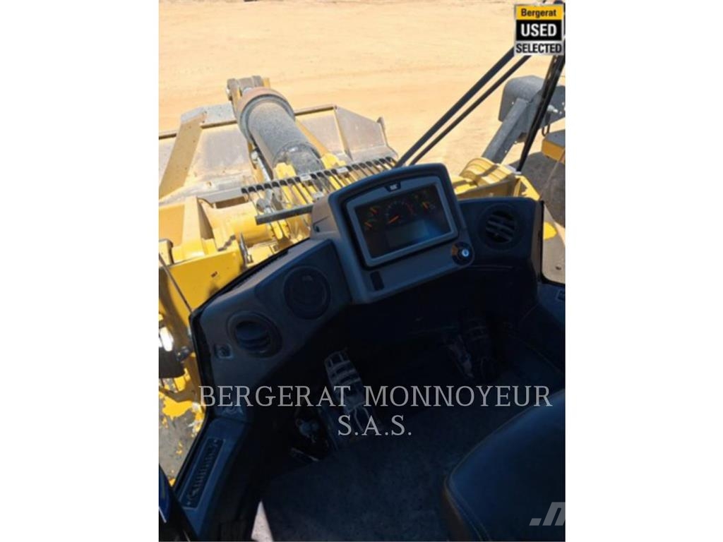 CAT 972M XE Фронтальні навантажувачі