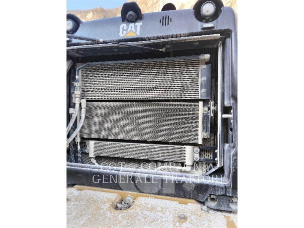 CAT 972M XE لوادر بعجل