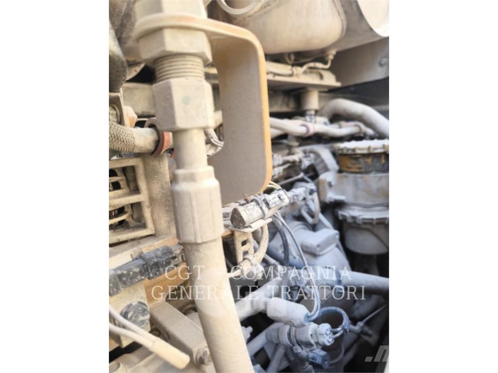 CAT 972M XE لوادر بعجل