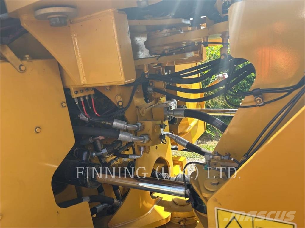 CAT 972M XE Фронтальні навантажувачі