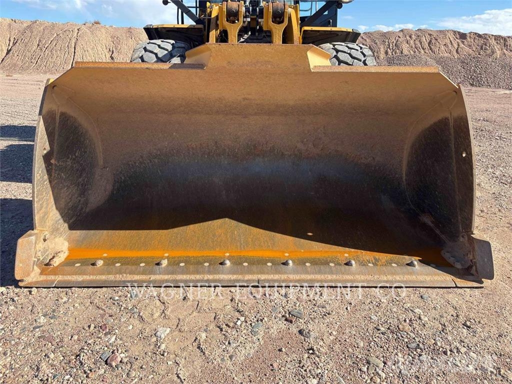 CAT 980 لوادر بعجل