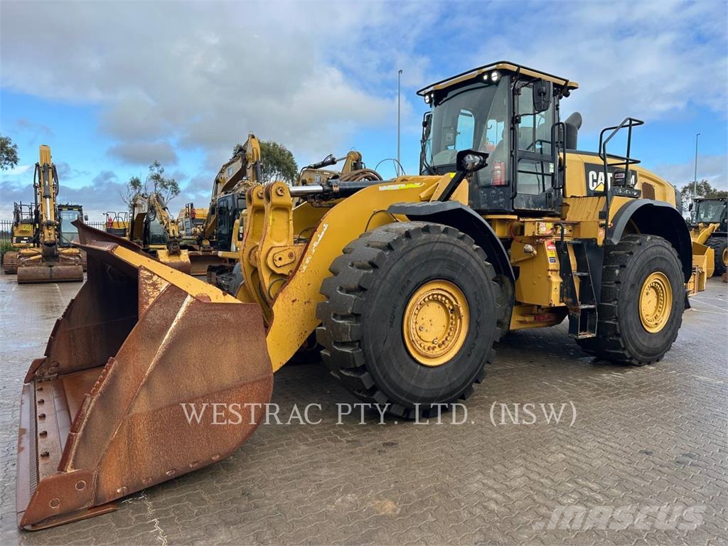 CAT 980M لوادر بعجل