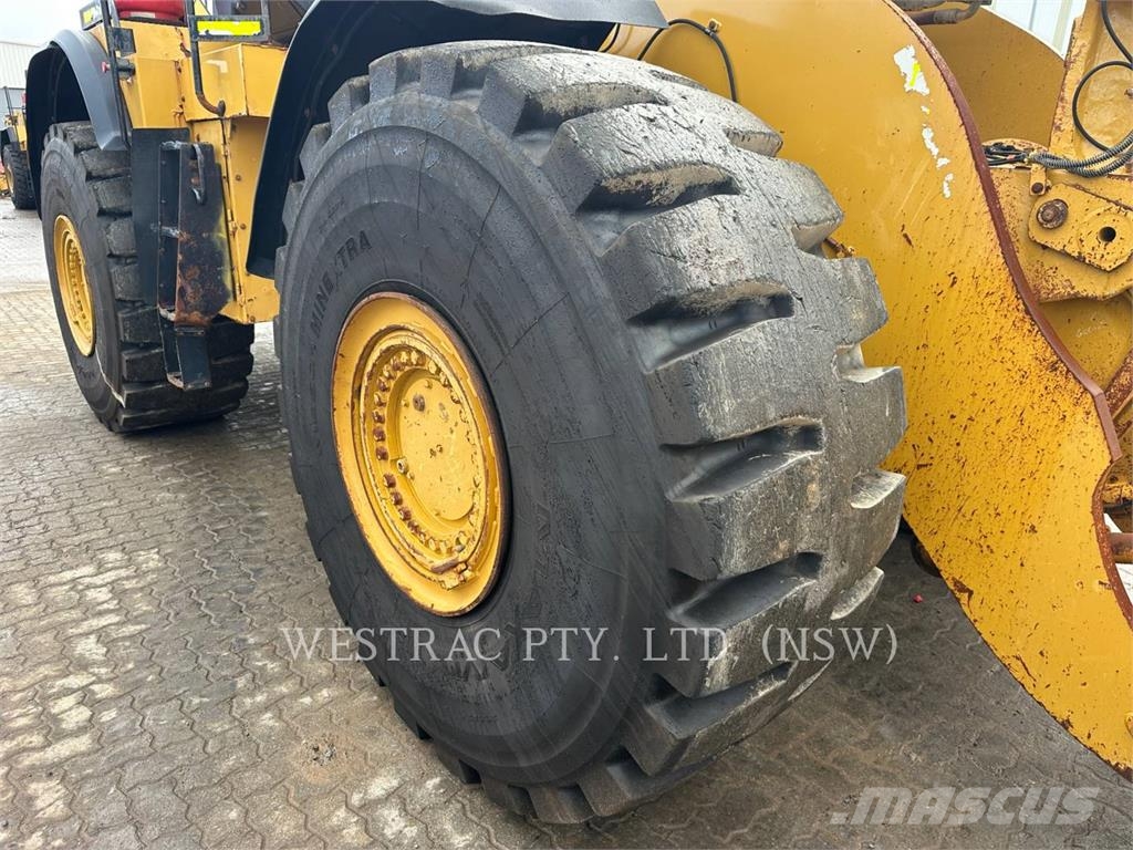 CAT 980M لوادر بعجل