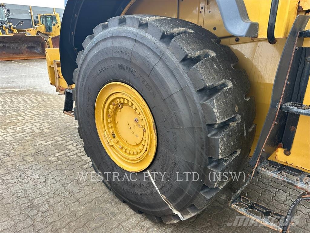 CAT 980M لوادر بعجل