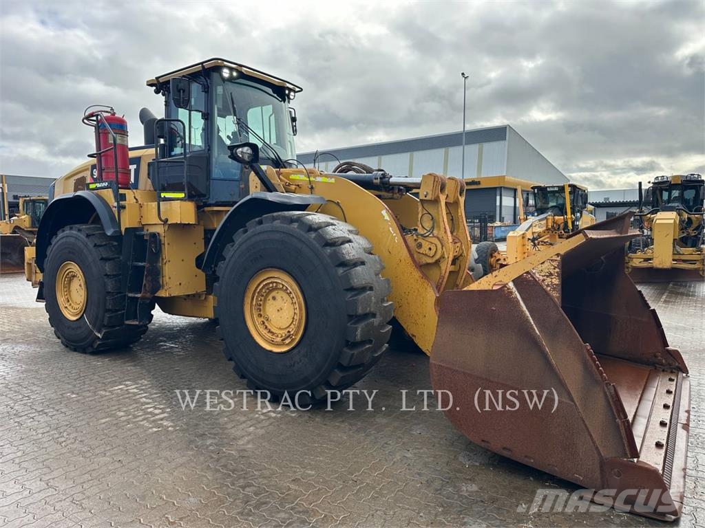 CAT 980M لوادر بعجل