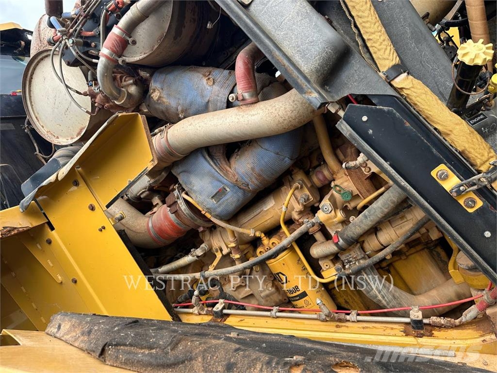 CAT 980M لوادر بعجل