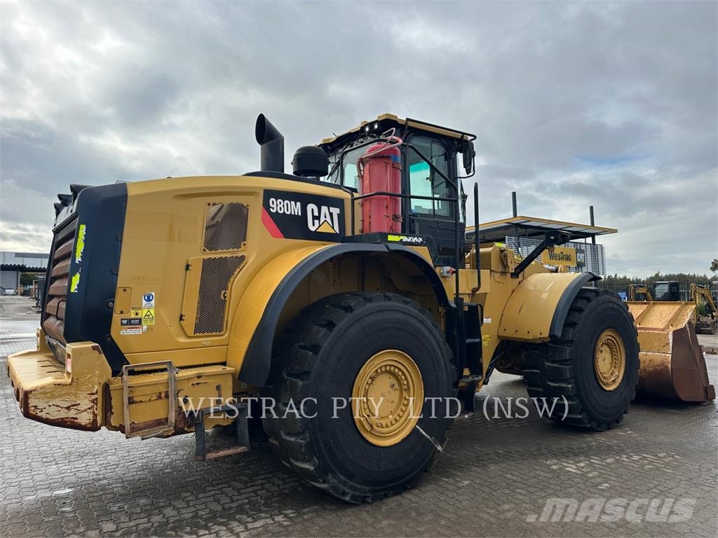 CAT 980M لوادر بعجل