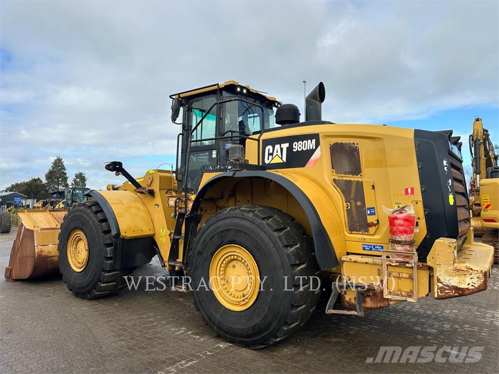CAT 980M لوادر بعجل